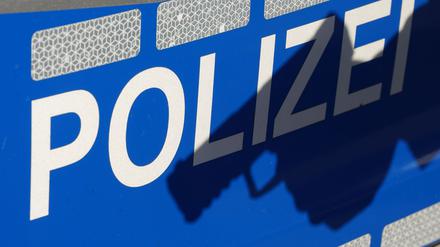 In Berlin-Kreuzberg schoss die Polizei auf ein Auto, dessen Fahrer vor den Beamten fliehen wollte. (Symbolbild)