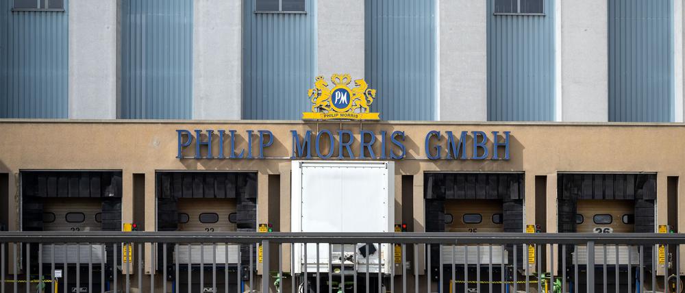 In der ersten Jahreshälfte 2025 soll die Produktion im Berliner Werk von Philip Morris eingestellt werden (Archivbild).