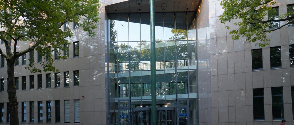 Dieses Bürogebäude an der Soorstraße in Berlin-Westend soll eine Unterkunft für Geflüchtete werden.