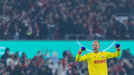 FC-Keeper Schwäbe hat wieder Grund zum Feiern. 