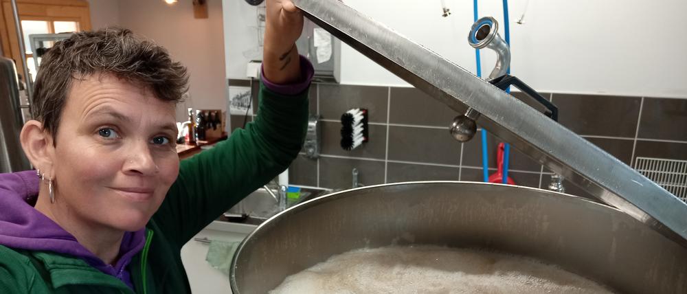 Die kleine Dorfbrauerei „Die braut“ im brandenburgischen Stegelitz braut jährlich etwa 150 Hektoliter Bier.