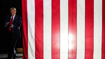 Warum wählen US-Amerikaner Donald Trump? Unsere Podcasts erklären es.     