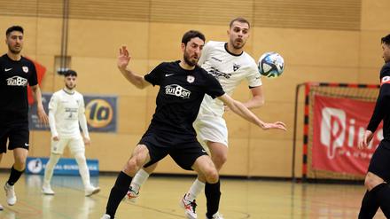 Im Halbfinale der vorigen Saison war der FC Liria (li. Samuele Maniscalco) gegen den TSV Weilimdorf chancenlos. Diesmal hieß es in der Liga 3:3.  