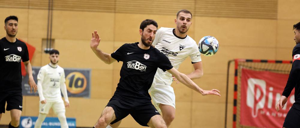 Im Halbfinale der vorigen Saison war der FC Liria (li. Samuele Maniscalco) gegen den TSV Weilimdorf chancenlos. Diesmal hieß es in der Liga 3:3.