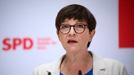 Saskia Esken, Vorsitzende der SPD, äußert sich bei einer Pressekonferenz (Archivbild).