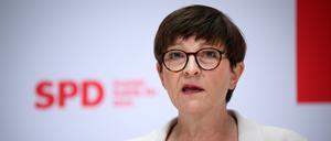 Saskia Esken, Vorsitzende der SPD, äußert sich bei einer Pressekonferenz (Archivbild).