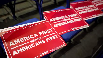 Donald Trump will das Wahlkampfmotto „Amerika zuerst“ in Taten umsetzen.