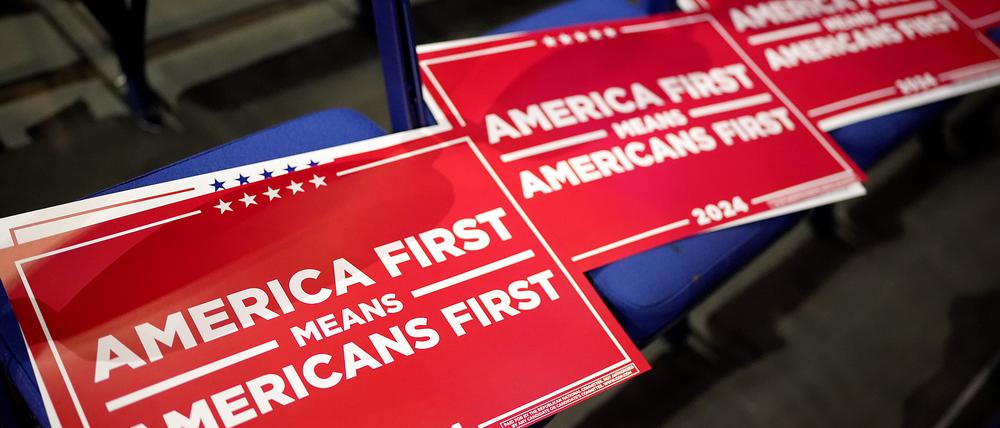 Donald Trump will das Wahlkampfmotto „Amerika zuerst“ in Taten umsetzen.