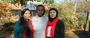 Die Stadtteilmütter Zehra Shah (v.l.), Nadine Katabogama und Reyhane Ahmadi - drei Frauen mit Migrationshintergrund, die sich um Familien aus ähnlichen Kulturkreisen kümmern.