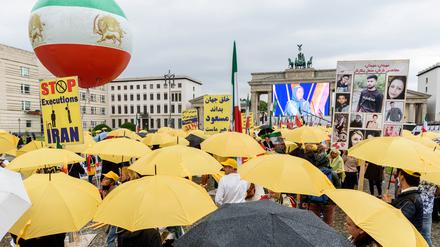 Protest von Exil-Iranern vor dem Brandenburger Tor Mitte Oktober