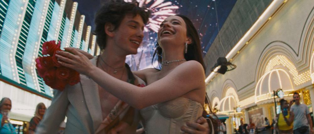Mikey Madison (rechts) spielt im gleichnamigen Film Anora, Mark Eydelshteyn ist Ivan.