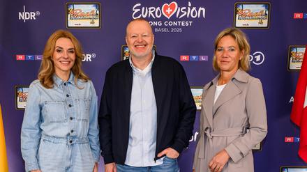 Inga Leschek (Chief Content Officer RTL Deutschland), Stefan Raab und Christine Strobl (ARD-Programmdirektorin) bei der Pressekonferenz von ARD und RTL zum deutschen ESC-Vorentscheid.