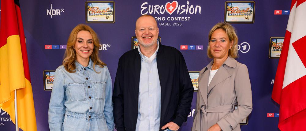 Inga Leschek (Chief Content Officer RTL Deutschland), Stefan Raab und Christine Strobl (ARD-Programmdirektorin) bei der Pressekonferenz von ARD und RTL zum deutschen ESC-Vorentscheid.