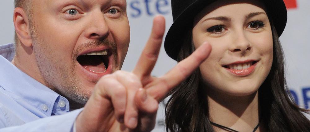Früher stand Deutschland besser da: Stefan Raab im Jahr 2010 mit ESC-Siegerin Lena Meyer-Landrut. (Archivbild)