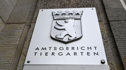 Ein Berliner Polizist, der bei einer Corona-Demonstration einen Mann mit Reizgas besprühte, bleibt unbestraft. (Symbolbild)