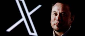 Elon Musk neben dem X-Logo (Illustration).