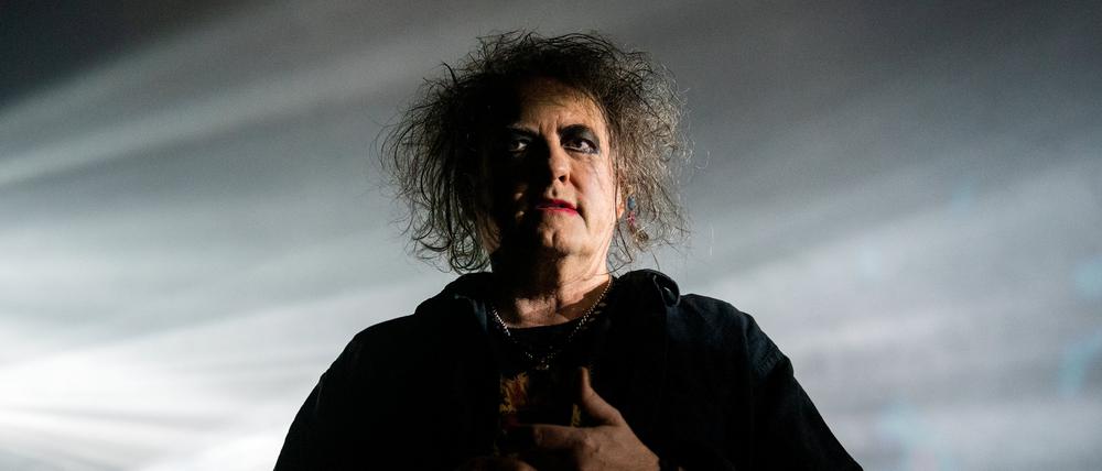 Die Band The Cure mit Frontmann Robert Smith bei einem Konzert in der Hamburger Barclays Arena im Jahr 2022.
