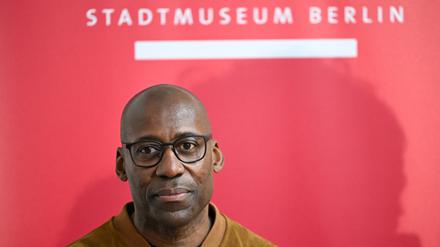 Joe Chialo, Senator für Kultur und Gesellschaftlichen Zusammenhalt,  beim Berliner Stadtmuseum.