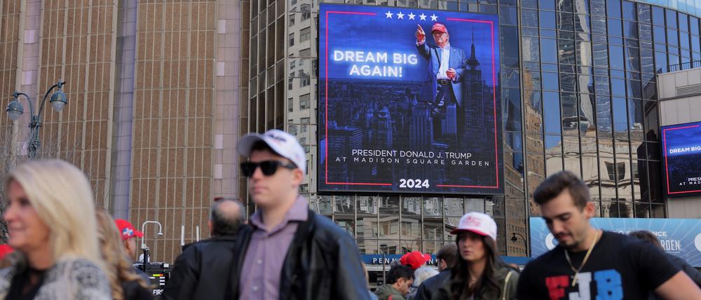 Am Madison Square Garden werben die Republikaner für Donald Trump.