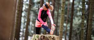 Weniger ist mehr. Laut Eiko Mühl packen sich viele Jogger:innen im Winter zu warm ein.