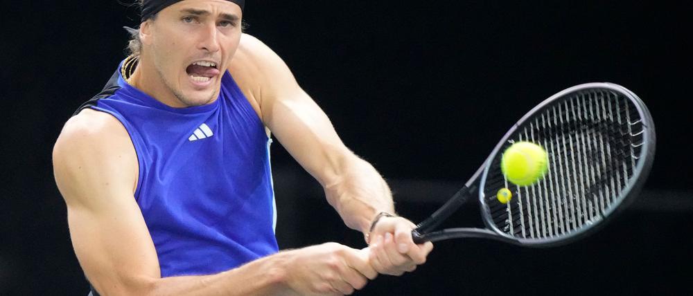Alexander Zverev ist in Paris weiter auf Siegkurs.