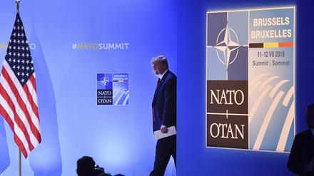Donald Trump, Präsident der USA, kommt zu einer Pressekonferenz zum Abschluss des Nato-Gipfels im Juli 2018. 