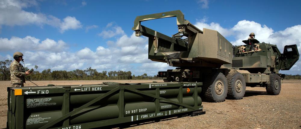 Die Ukraine bekommt ein neues Militärpaket aus Washington - unter anderem mit Munition für das Artillerieraketensystem Himars. (Archivbild)