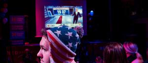 US-Bürger in unserer Region fiebern bei der US-Präsidentenwahl am Wahlabend 2016 mit. Auch dieses Jahr finden am Wahlabend in Berlin und Brandenburg Veranstaltungen statt. (Archivbild)