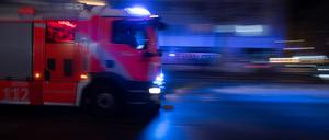 86 Feuerwehrleute bekämpften den Brand in einem Wohn- und Geschäftshaus. (Symbolbild)