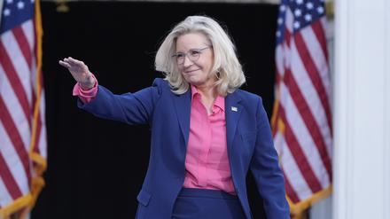 Die Justiz in den USA prüft nach einer gewaltverherrlichenden Aussage über Liz Cheney rechtliche Schritte gegen den republikanischen Präsidentschaftskandidaten Donald Trump.