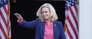 Die Justiz in den USA prüft nach einer gewaltverherrlichenden Aussage über Liz Cheney rechtliche Schritte gegen den republikanischen Präsidentschaftskandidaten Donald Trump. 