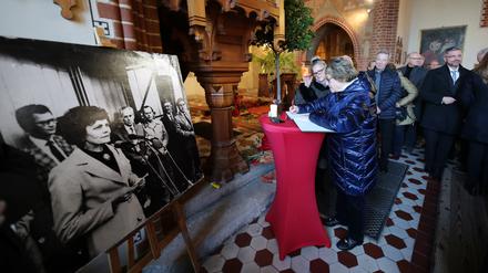 Die Trauerfeier für Brunhilde Hanke, die erste und bisher einzige Oberbürgermeisterin der Stadt Potsdam, fand in der Bornimer Kirche statt.