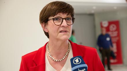 Saskia Esken (SPD), Bundesvorsitzenden der SPD, gibt im Rahmen der Dialogveranstaltung der SPD Hamburg im Congress Center (CCH) ein Interview.