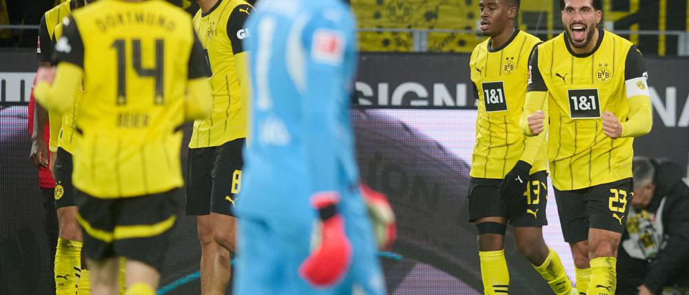 Emre Can (r) hatte beim Sieg gegen Leipzig wieder Grund zum Jubeln.