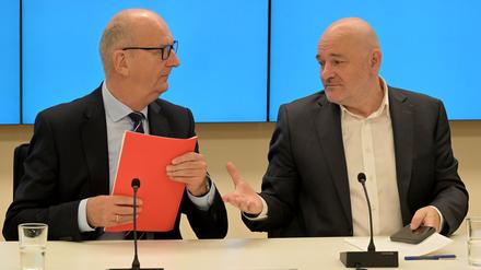 Brandenburgs SPD-Ministerpräsident Dietmar Woidke und BSW-Parteichef Robert Crumbach gehen ab Montag in Koalitionsverhandungen. (Archivbild) 