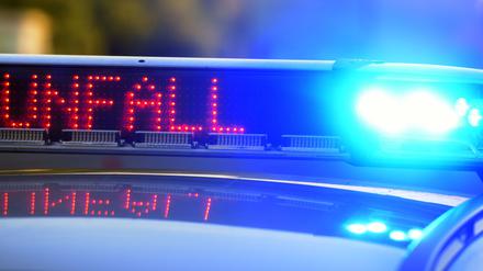 Fünf Jugendliche sollen laut Polizei einen Unfall verursacht haben. (Symbolbild)