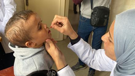 Die Polio-Impfkampagne im nördlichen Gazastreifen ist nach einer Unterbrechung wegen heftiger Kämpfe wieder angelaufen.