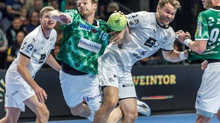 Welthandballer Mathias Gidsel überragt beim Sieg der Berliner gegen Kiel. 