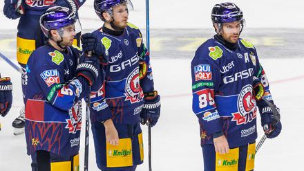 Die Eisbären Berlin kassieren gegen Schwenningen eine bittere Niederlage.