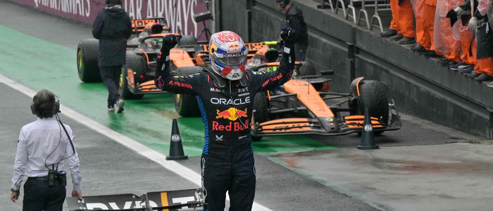 Endlich wieder ganz oben: Max Verstappen bejubelt eine ganz wichtigen Sieg auf dem Weg zur Titelverteidigung.