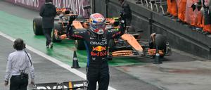 Endlich wieder ganz oben: Max Verstappen bejubelt eine ganz wichtigen Sieg auf dem Weg zur Titelverteidigung.