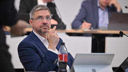 Potsdams Oberbürgermeister Mike Schubert (SPD) Ende September 2024 in der Stadtverordnetenversammlung.