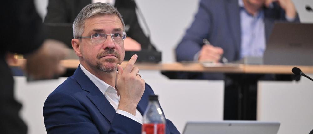 Potsdams Oberbürgermeister Mike Schubert (SPD) Ende September 2024 in der Stadtverordnetenversammlung.