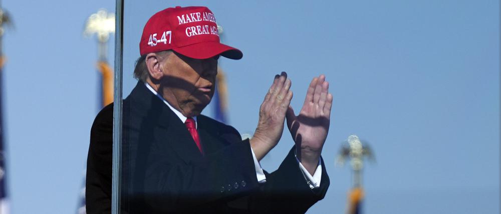 Donald Trump, US-Präsidentschaftskandidat der Republikaner und ehemaliger US-Präsident, auf einer Wahlkampfveranstaltung in Lititz/Pennsylvania.