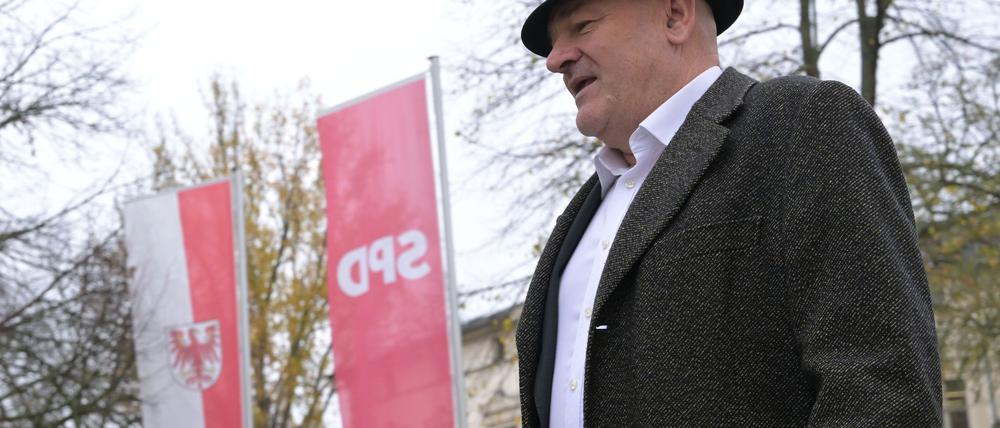 Der Brandenburger BSW-Landesvorsitzende Robert Crumbach äußert sich zum Beginn der Koalitionsverhandlungen mit der SPD.