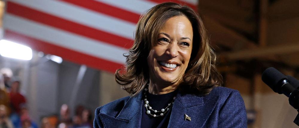 Kamala Harris bei einer Wahlkampfveranstaltung an der Michigan State University’s im Jenison Field House in East Lansing (Michigan).