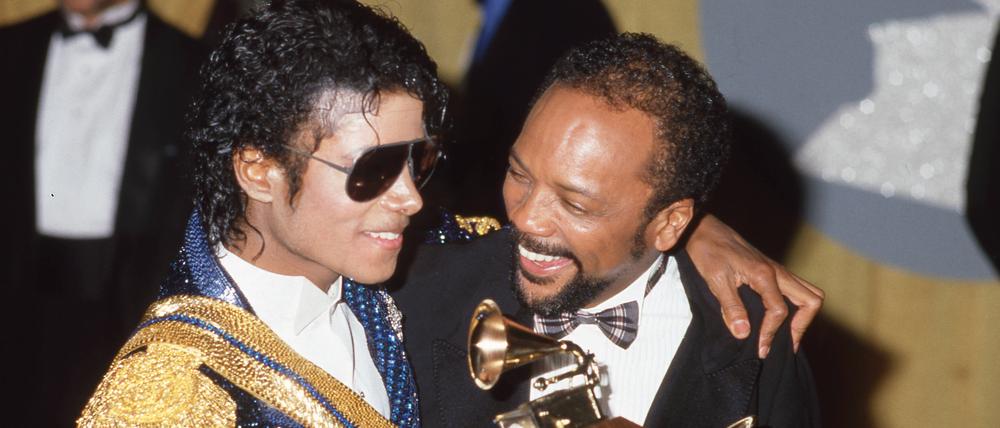 Michael Jackson (links) und Quincy Jones bei den Grammy Awards 1984 in Los Angeles.