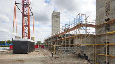 Zu hohe Zinsen, zu wenig Bauland: Die Lage auf dem deutschen Wohnungsmarkt bleibt angespannt. (Archivbild)