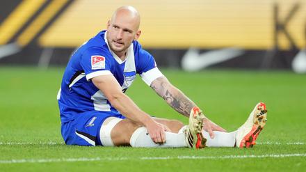 Hertha-Kapitän Leistner hat sich eine Muskelverletzung zugezogen. 