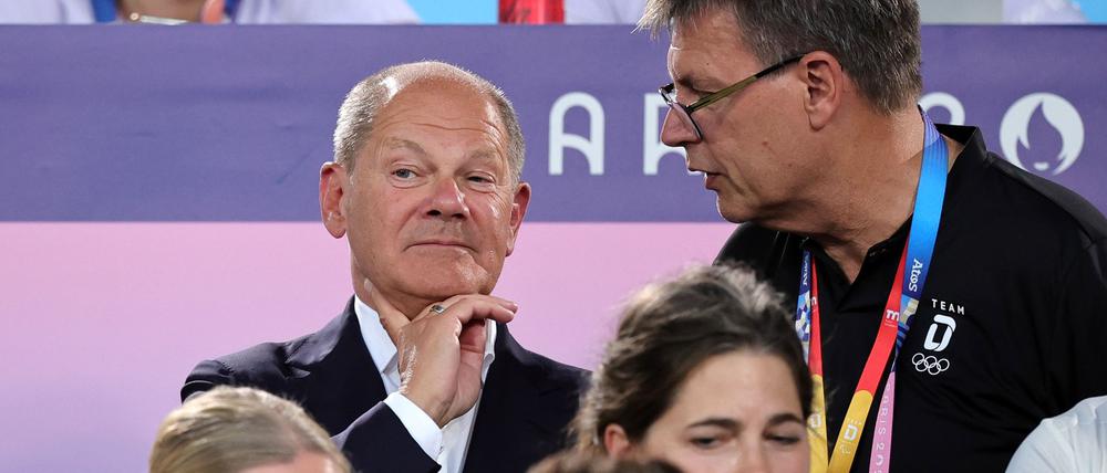 Bundeskanzler Olaf Scholz (l.) wünscht sich Olympische Spiele in Deutschland.